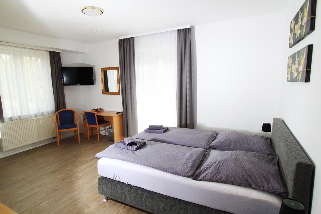Hotel Sonnenhof Sindelfingen Kamer foto